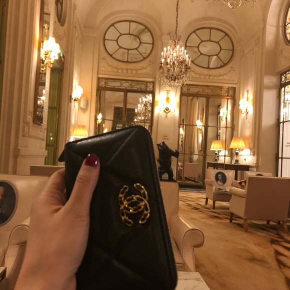 Chanel Wallet - Picture 5 of 6